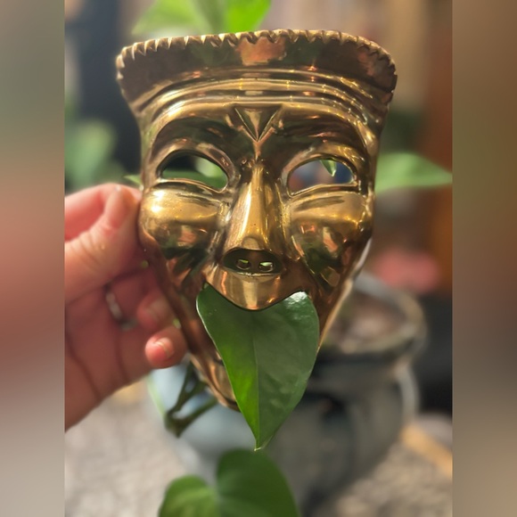 Antique-Style Brass Mask Sculpture Botanical Wall Art 4 Vines, Florals & Altars - Picture 9 of 14